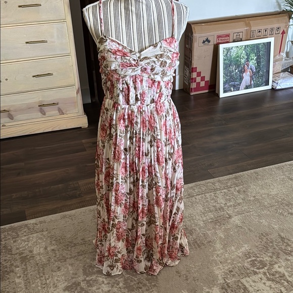 Storia Dresses & Skirts - Storia Pink and Red Pleated Maxi Sundress